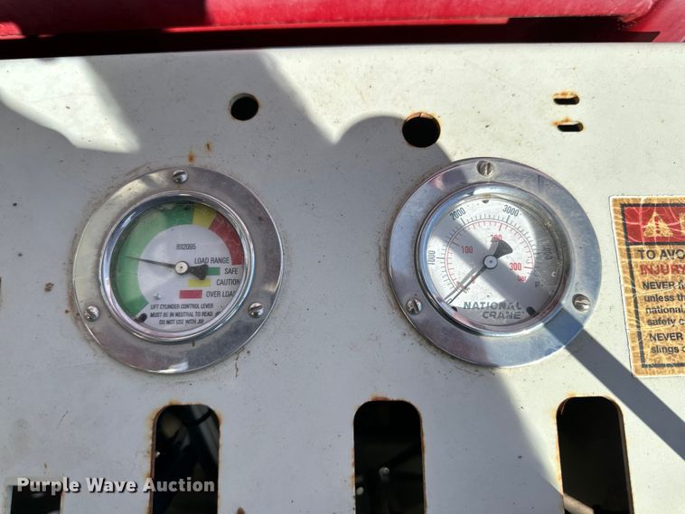 image for item DG4277 2014 Peterbilt 365 crane truck