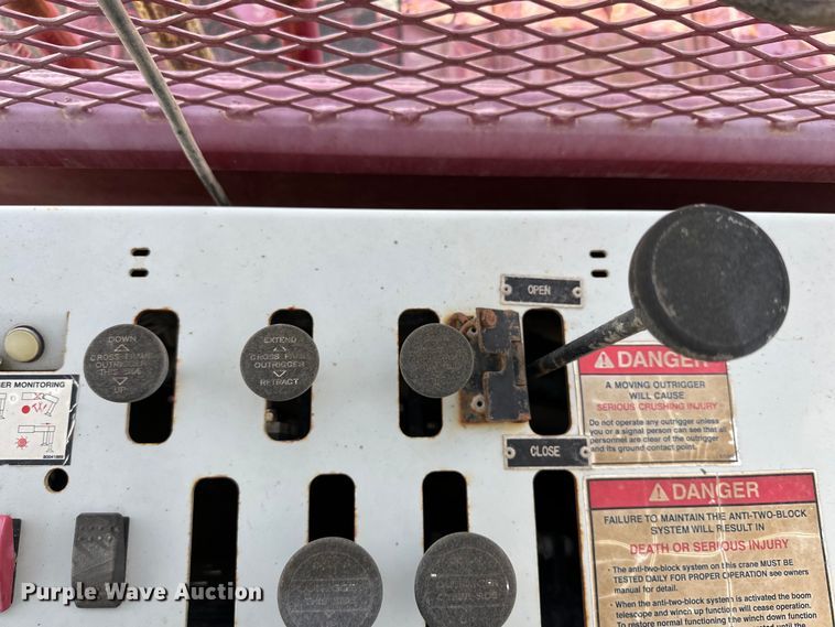 image for item DG4277 2014 Peterbilt 365 crane truck