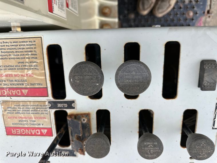 image for item DG4277 2014 Peterbilt 365 crane truck