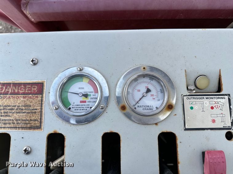 image for item DG4277 2014 Peterbilt 365 crane truck