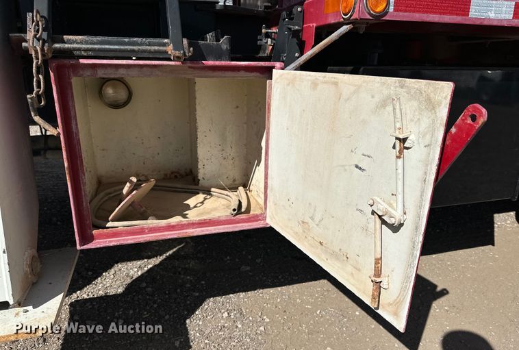 image for item DG4277 2014 Peterbilt 365 crane truck