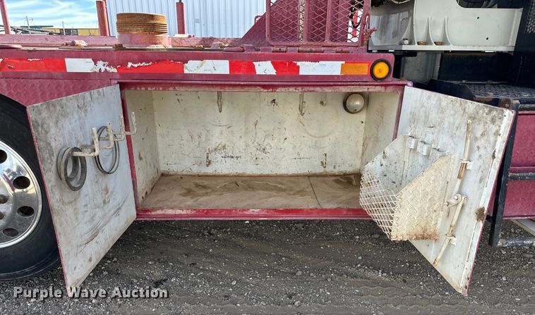 image for item DG4277 2014 Peterbilt 365 crane truck