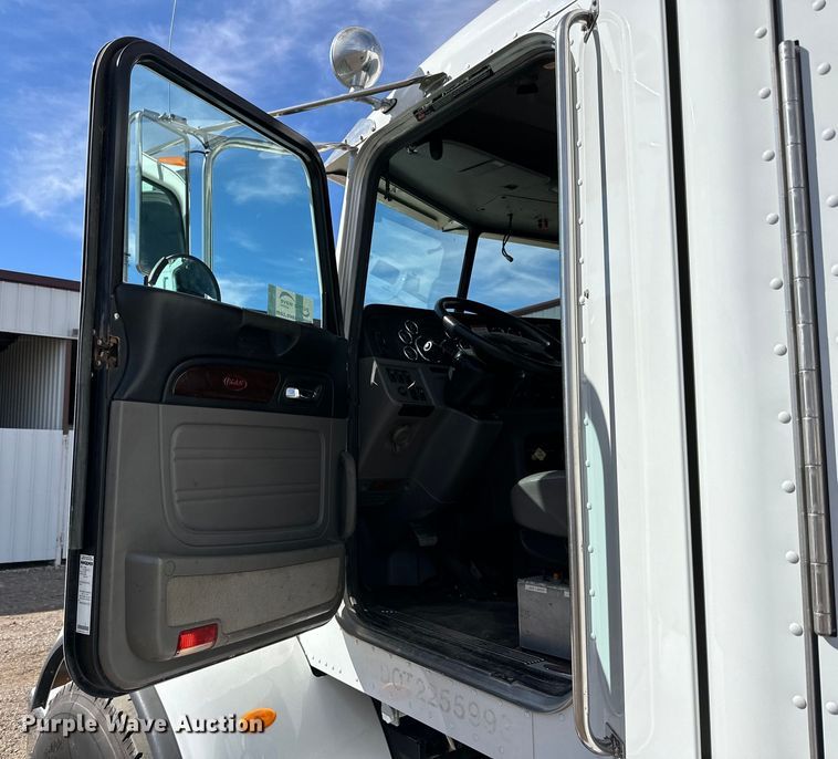 image for item DG4277 2014 Peterbilt 365 crane truck