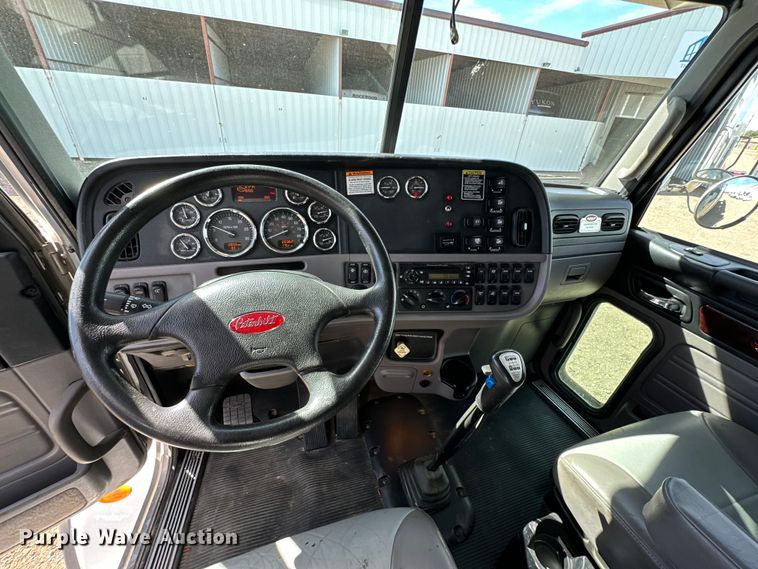 image for item DG4277 2014 Peterbilt 365 crane truck