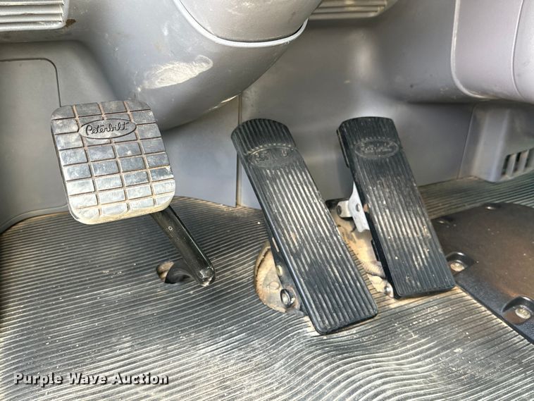 image for item DG4277 2014 Peterbilt 365 crane truck