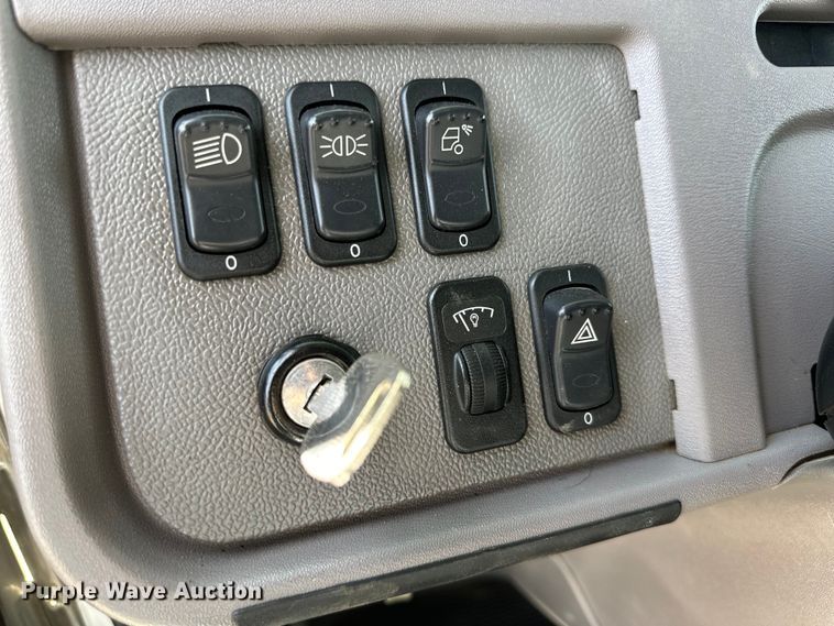 image for item DG4277 2014 Peterbilt 365 crane truck