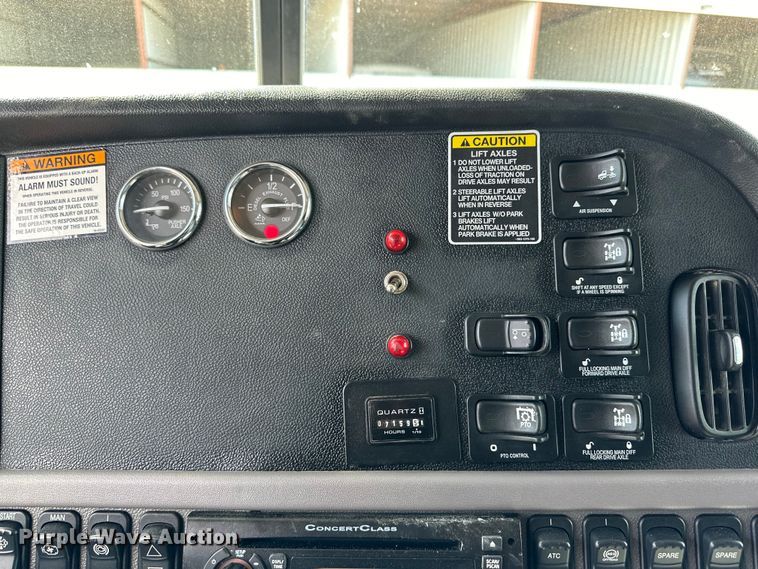 image for item DG4277 2014 Peterbilt 365 crane truck