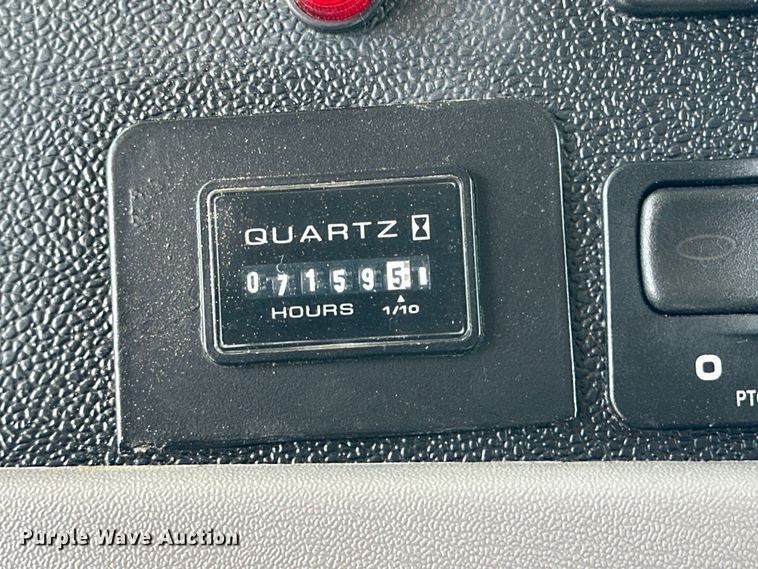 image for item DG4277 2014 Peterbilt 365 crane truck