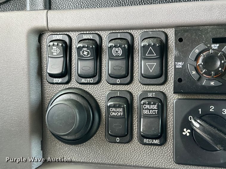 image for item DG4277 2014 Peterbilt 365 crane truck