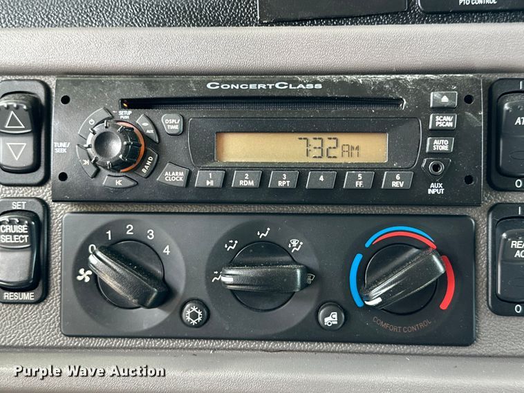 image for item DG4277 2014 Peterbilt 365 crane truck