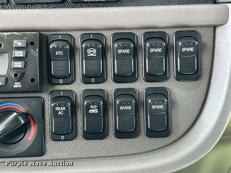 image for item DG4277 2014 Peterbilt 365 crane truck