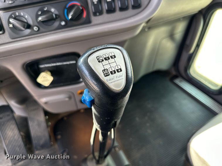 image for item DG4277 2014 Peterbilt 365 crane truck