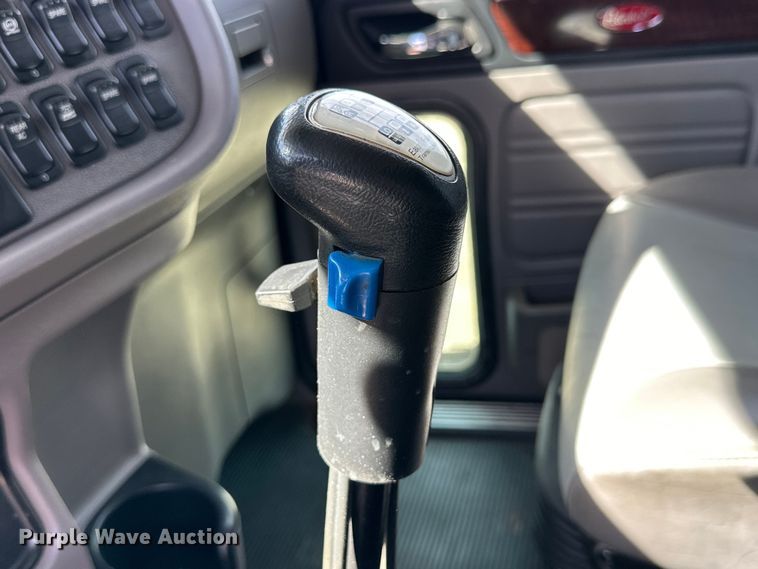 image for item DG4277 2014 Peterbilt 365 crane truck