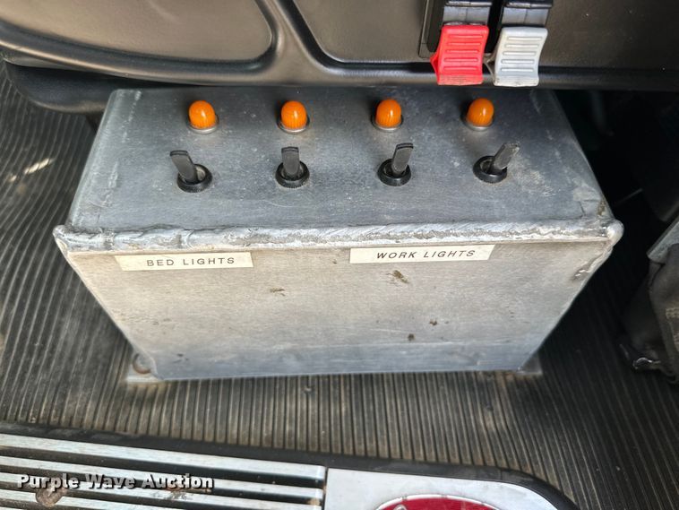 image for item DG4277 2014 Peterbilt 365 crane truck