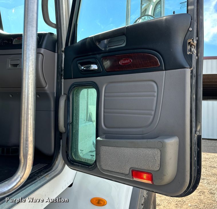 image for item DG4277 2014 Peterbilt 365 crane truck