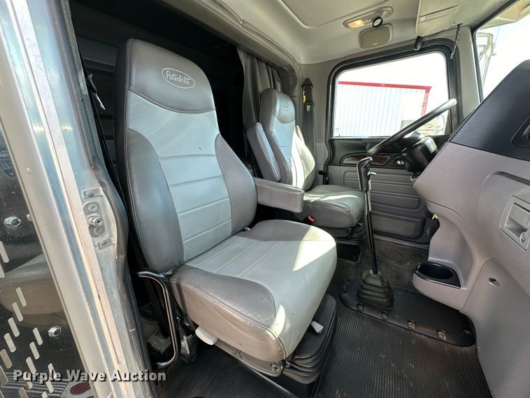 image for item DG4277 2014 Peterbilt 365 crane truck