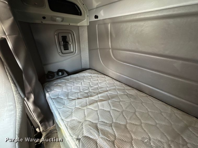 image for item DG4277 2014 Peterbilt 365 crane truck