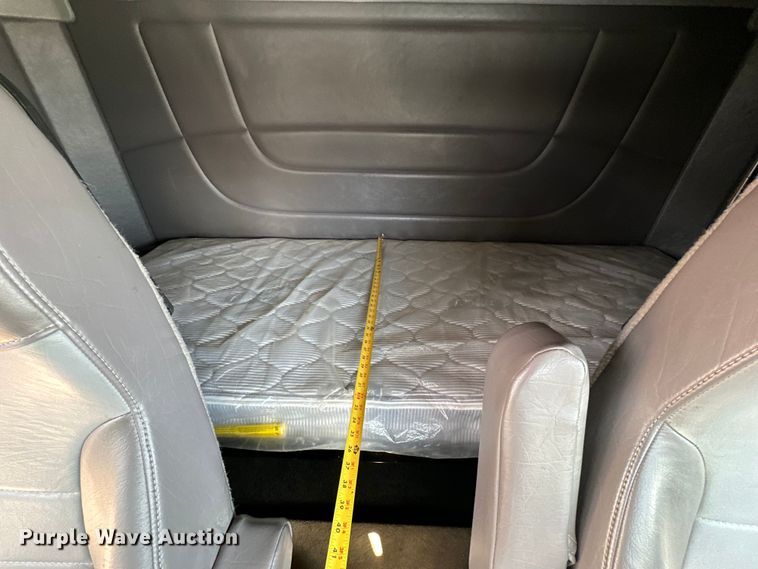 image for item DG4277 2014 Peterbilt 365 crane truck