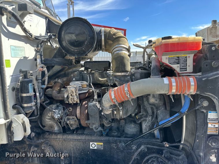 image for item DG4277 2014 Peterbilt 365 crane truck