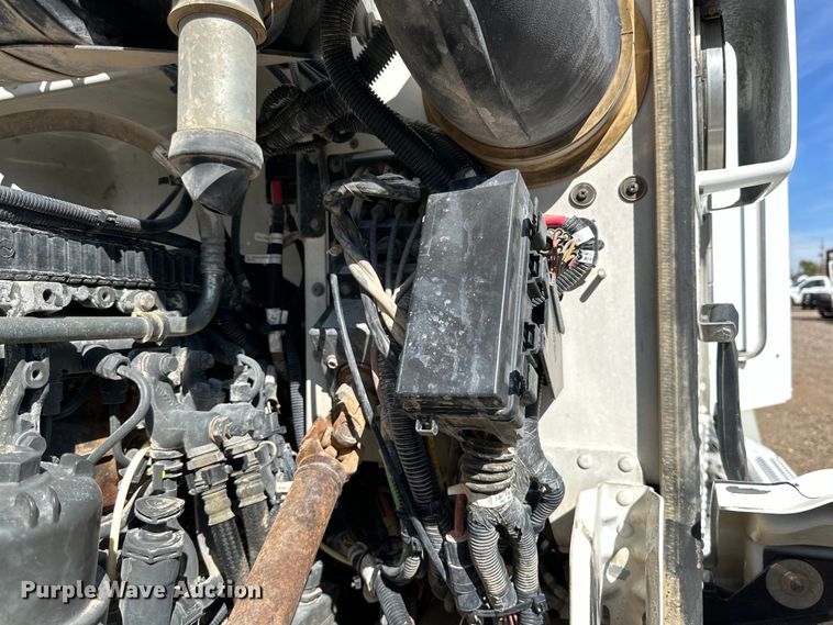 image for item DG4277 2014 Peterbilt 365 crane truck