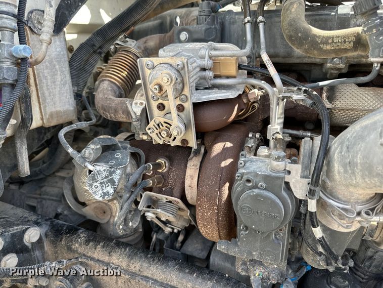 image for item DG4277 2014 Peterbilt 365 crane truck