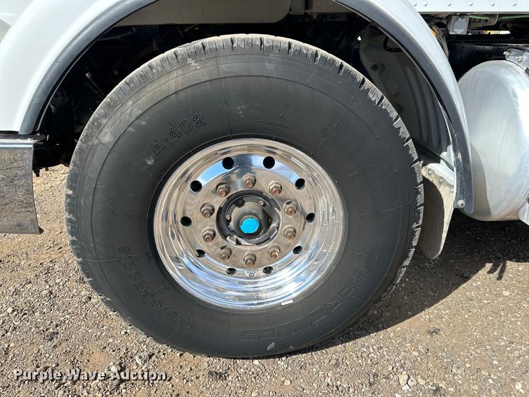 image for item DG4277 2014 Peterbilt 365 crane truck