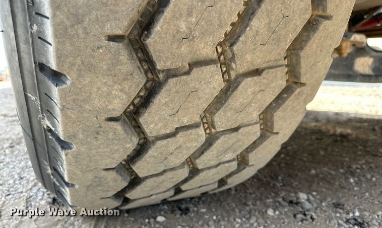 image for item DG4277 2014 Peterbilt 365 crane truck