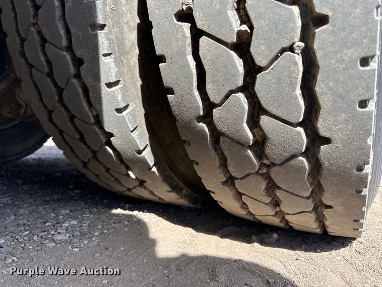 image for item DG4277 2014 Peterbilt 365 crane truck