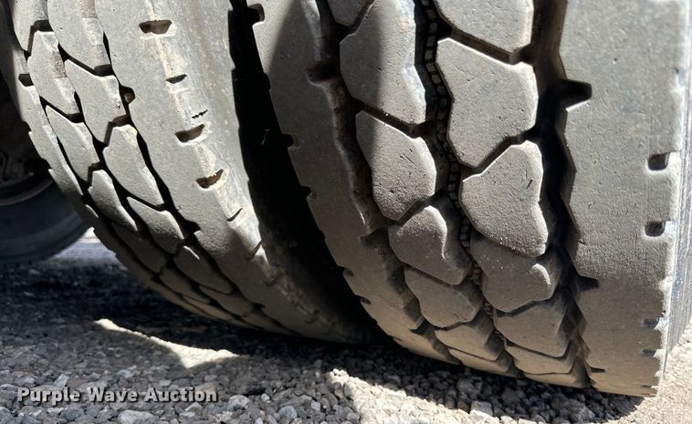 image for item DG4277 2014 Peterbilt 365 crane truck