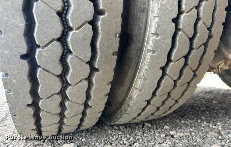 image for item DG4277 2014 Peterbilt 365 crane truck