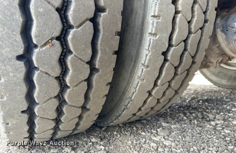 image for item DG4277 2014 Peterbilt 365 crane truck