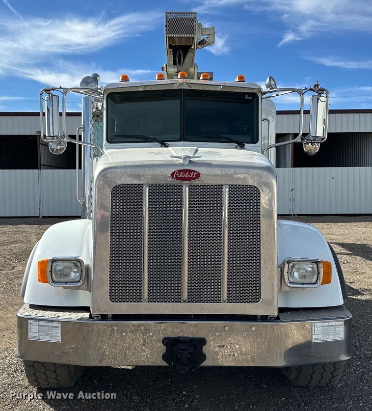 image for item DG4278 2015 Peterbilt  365 crane truck