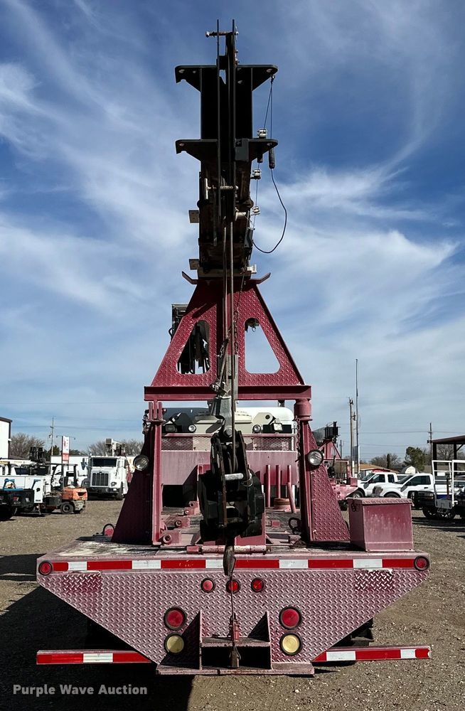 image for item DG4278 2015 Peterbilt  365 crane truck