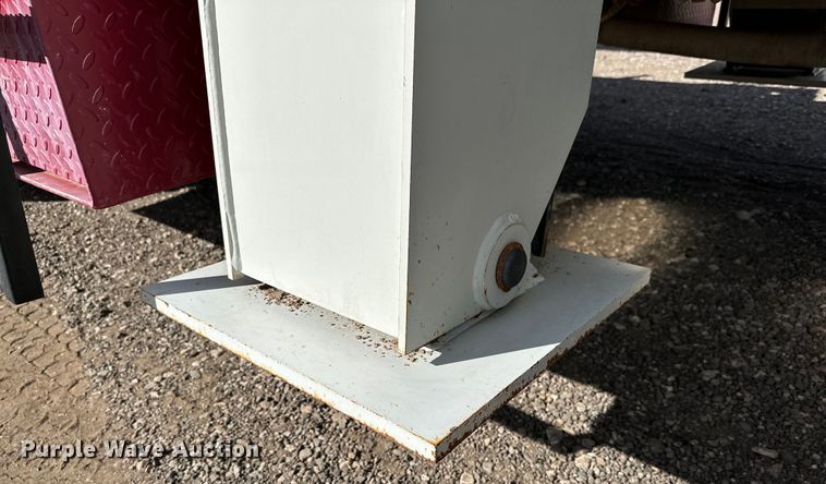 image for item DG4278 2015 Peterbilt  365 crane truck