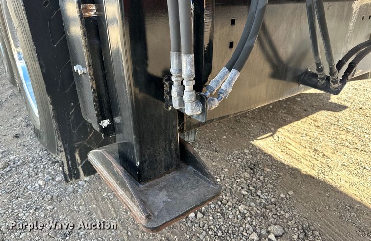 image for item DG4278 2015 Peterbilt  365 crane truck