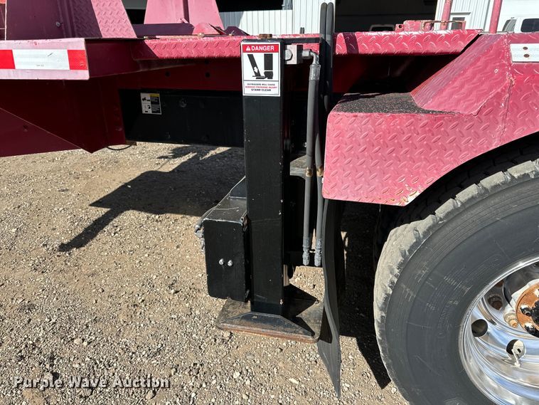 image for item DG4278 2015 Peterbilt  365 crane truck