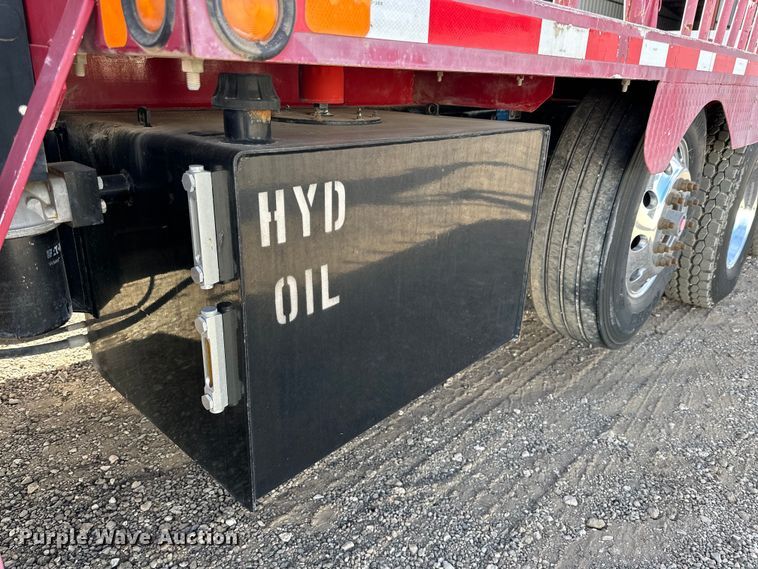 image for item DG4278 2015 Peterbilt  365 crane truck