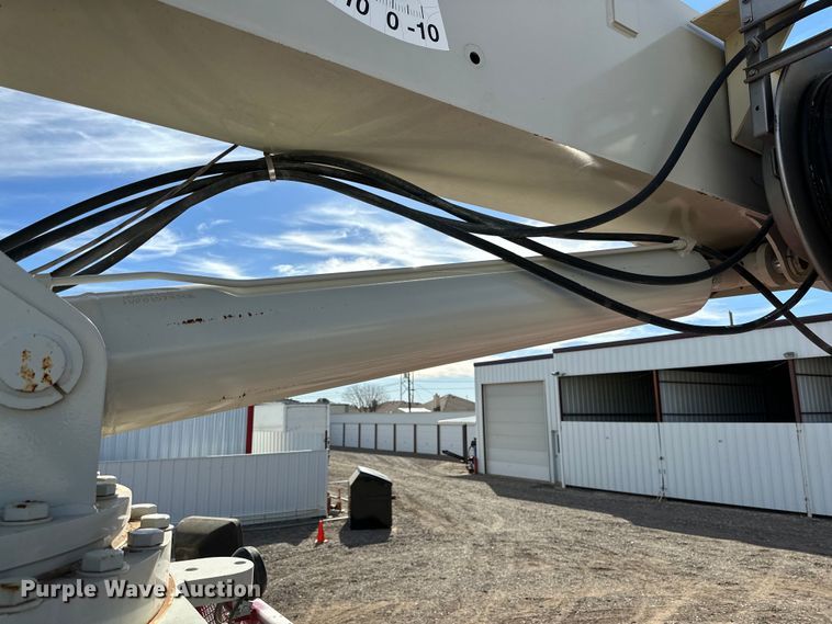 image for item DG4278 2015 Peterbilt  365 crane truck