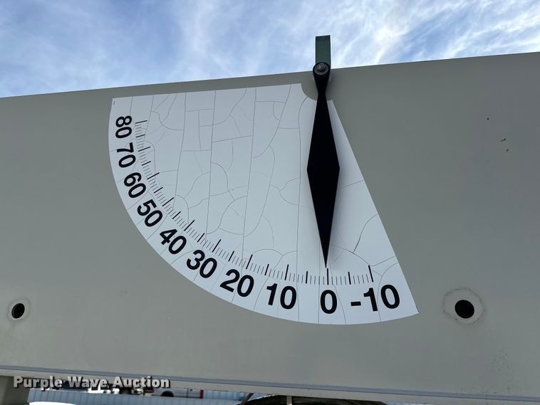 image for item DG4278 2015 Peterbilt  365 crane truck