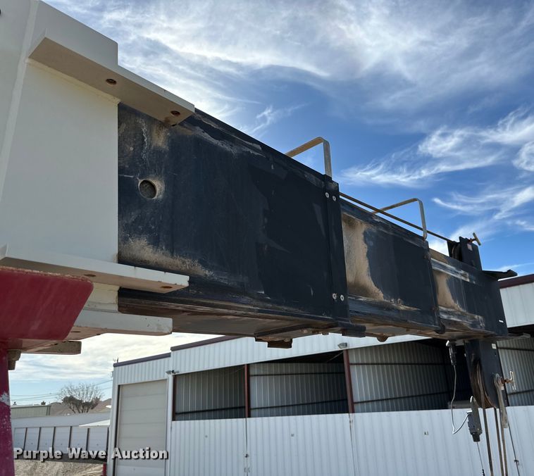 image for item DG4278 2015 Peterbilt  365 crane truck