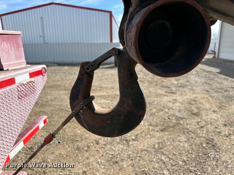 image for item DG4278 2015 Peterbilt  365 crane truck