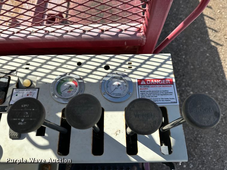 image for item DG4278 2015 Peterbilt  365 crane truck