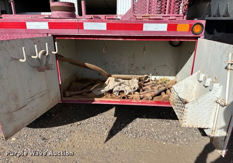 image for item DG4278 2015 Peterbilt  365 crane truck