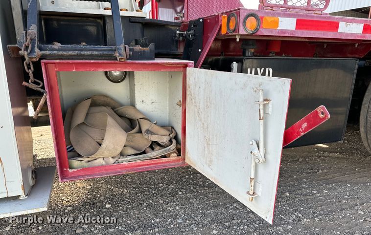 image for item DG4278 2015 Peterbilt  365 crane truck