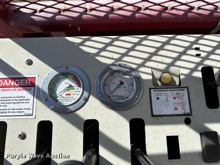 image for item DG4278 2015 Peterbilt  365 crane truck