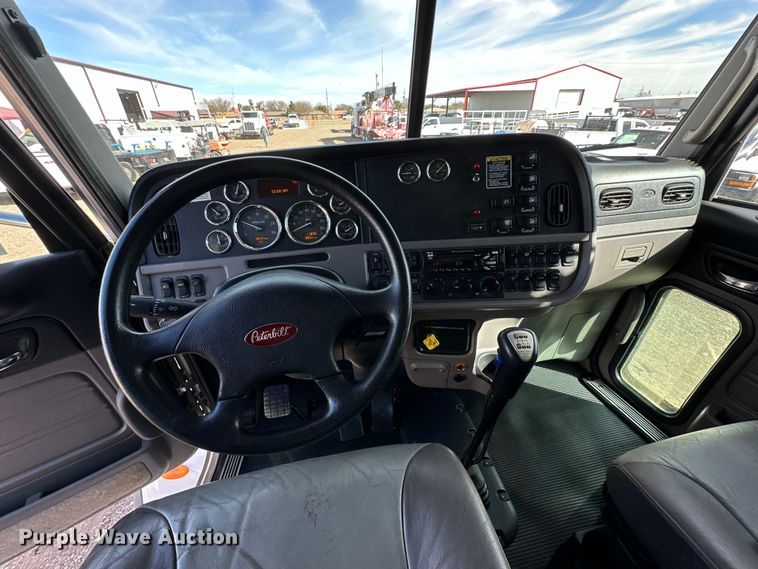 image for item DG4278 2015 Peterbilt  365 crane truck