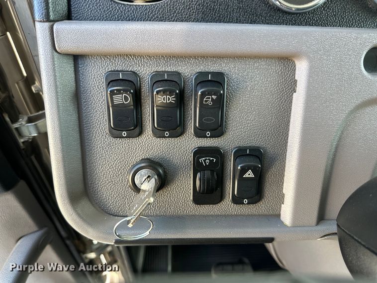 image for item DG4278 2015 Peterbilt  365 crane truck