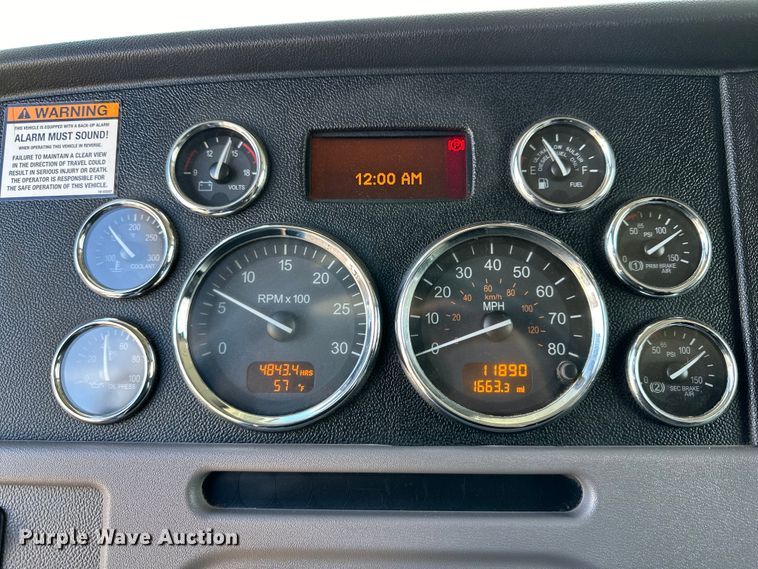 image for item DG4278 2015 Peterbilt  365 crane truck