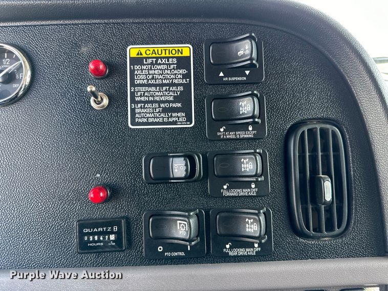 image for item DG4278 2015 Peterbilt  365 crane truck