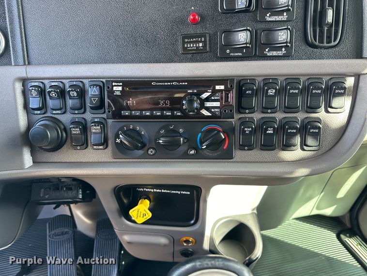 image for item DG4278 2015 Peterbilt  365 crane truck